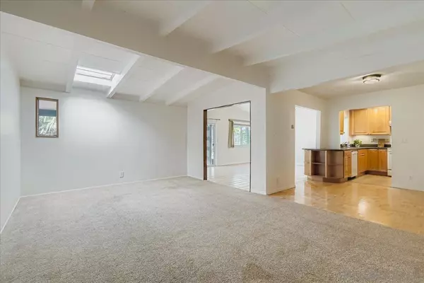 San Diego, CA 92117,4654 Cheshire Street