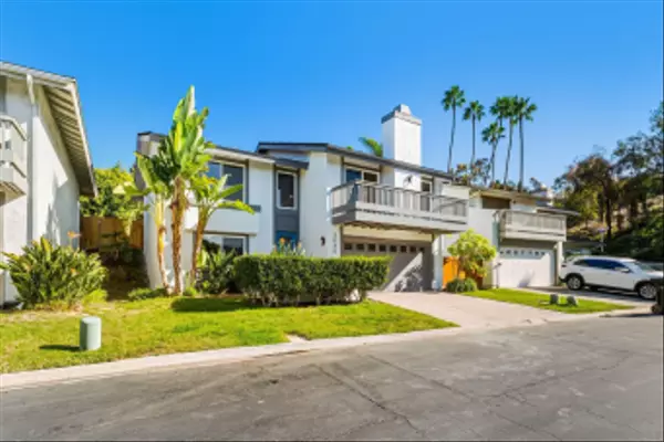 San Diego, CA 92117,3040 Caminito Arenoso