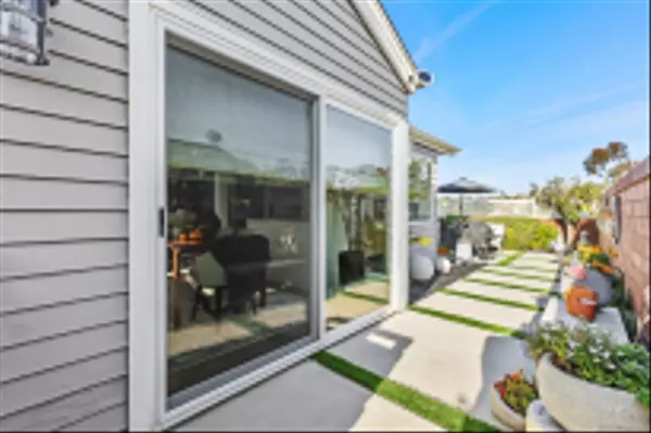 Carlsbad, CA 92011,7030 lantana ter