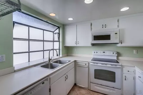 San Diego, CA 92122,4044 Crystal Dawn Ln #203