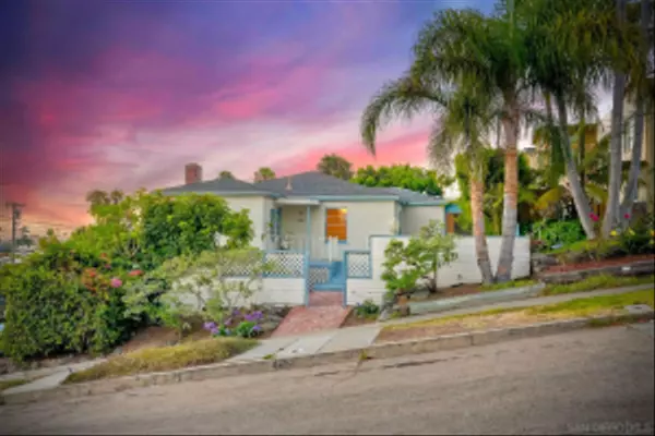 San Diego, CA 92107,4692 Niagara Ave