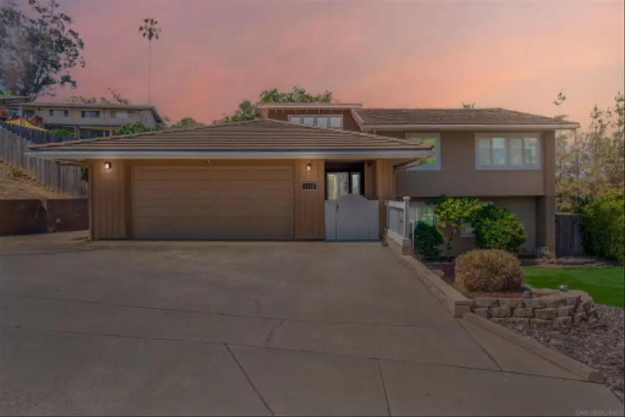 1116 Circle Dr, Escondido, CA 92025
