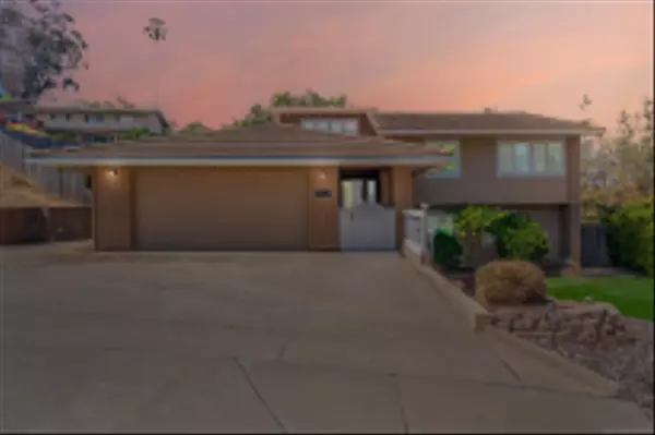 1116 Circle Dr, Escondido, CA 92025