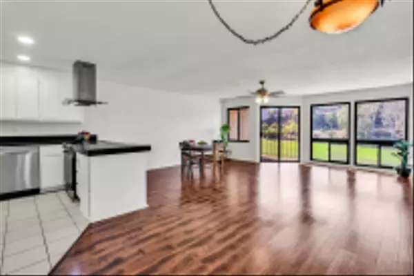 Carlsbad, CA 92009,2507 Navarra Dr #202