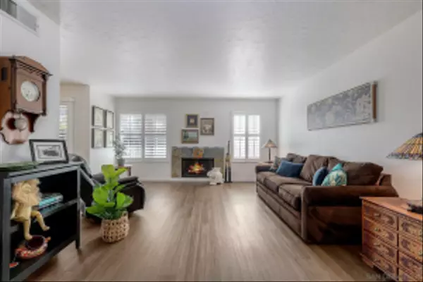 El Cajon, CA 92019,1122 Via Loma Vis