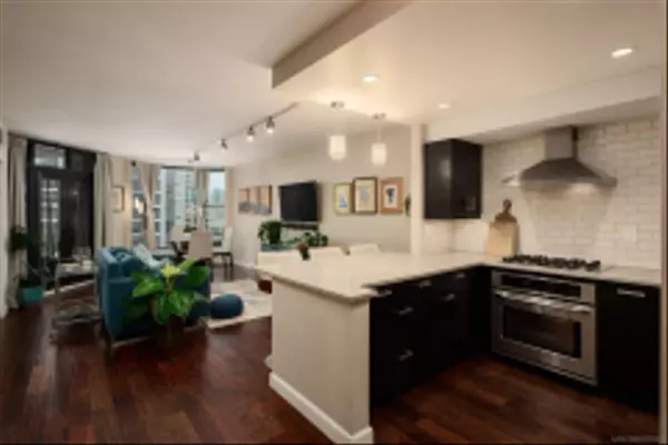 500 W Harbor Dr #915, San Diego, CA 92101