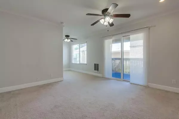 La Jolla, CA 92037,8628 Via Mallorca #D