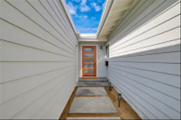 San Diego, CA 92110,2802 Cowley Way