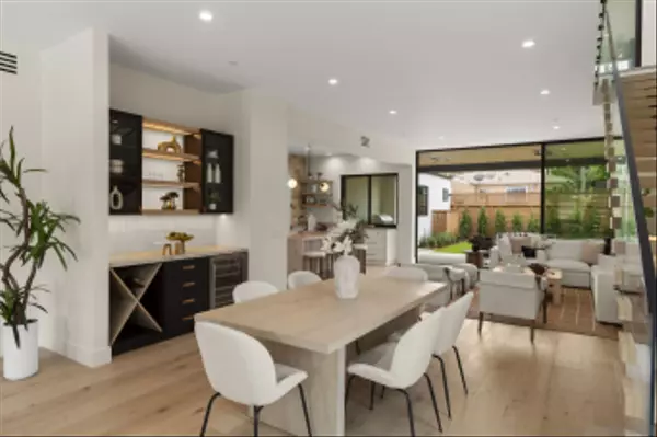 La Jolla, CA 92037,541 Gravilla St