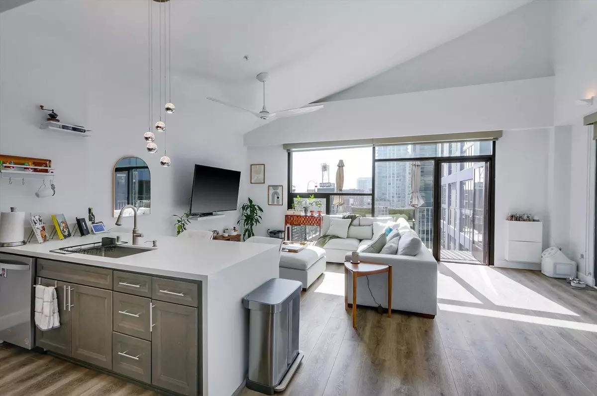 San Diego, CA 92101,350 11th Ave #922