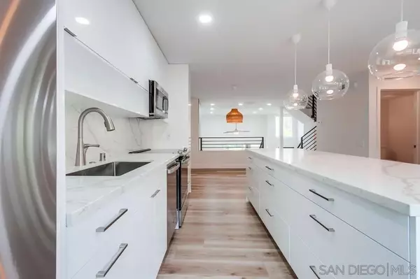 3264 Caminito Eastbluff #106, La Jolla, CA 92037