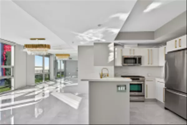 San Diego, CA 92101,321 10Th Ave #2204