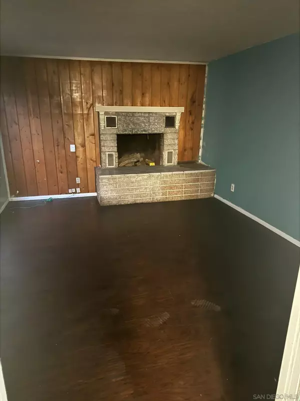 San Diego, CA 92114,866 Merlin Dr