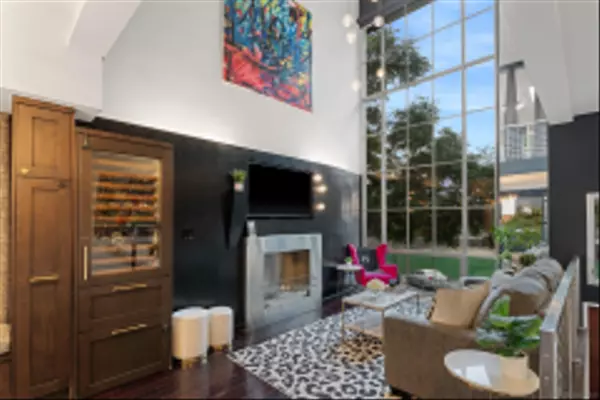 San Diego, CA 92101,1521 Kettner Blvd