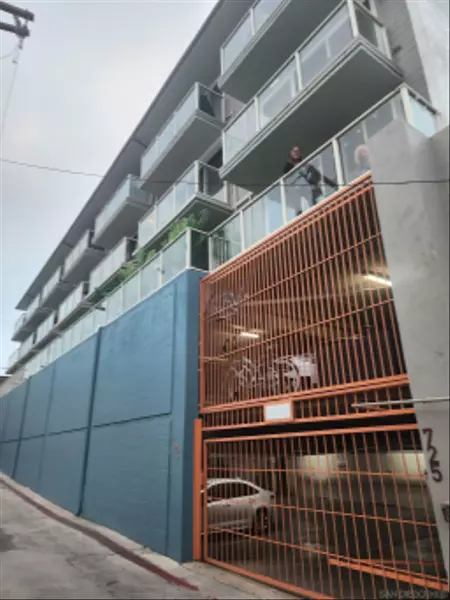 725 Redondo Ct #22, San Diego, CA 92109