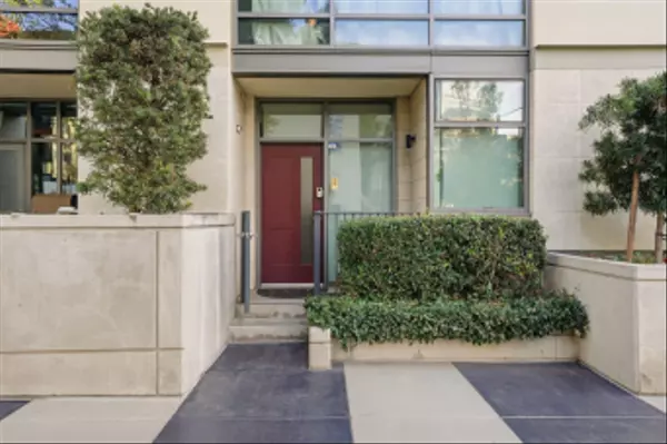 San Diego, CA 92101,645 Front St #104