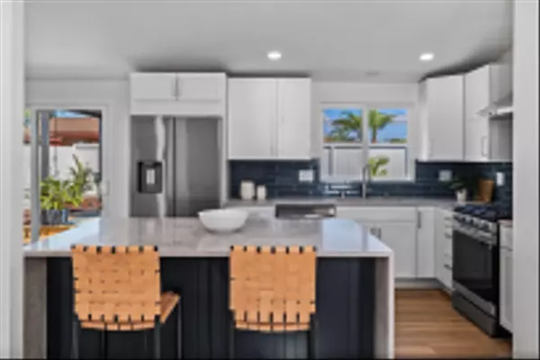 San Diego, CA 92117,5284 Winthrop St