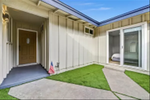 Oceanside, CA 92056,3904 Sherbourne Dr