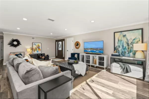 Santee, CA 92071,8347 Carlton Oaks Dr.