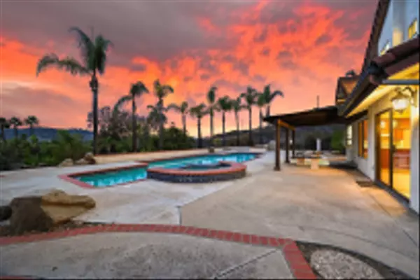 594 Allenwood Ln, Escondido, CA 92029