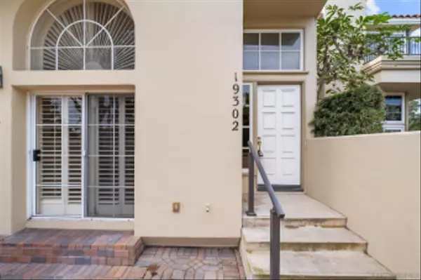 Huntington Beach, CA 92648,19302 Sawgrass Ln