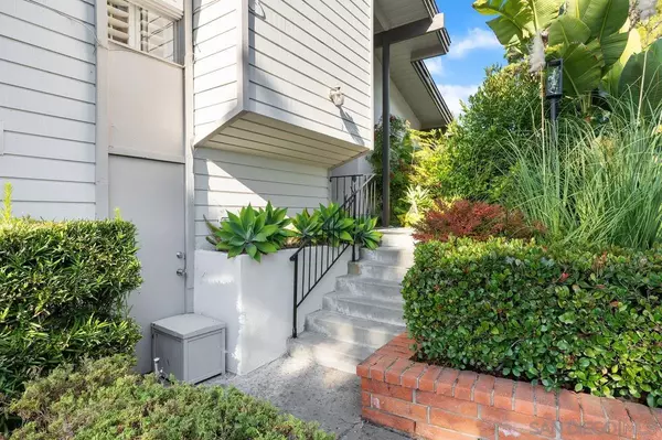 Carlsbad, CA 92009,27 Greenview Drive