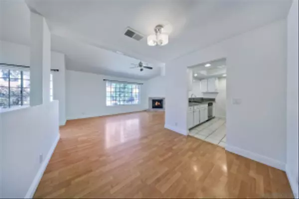 Vista, CA 92083,348 Windy Ln