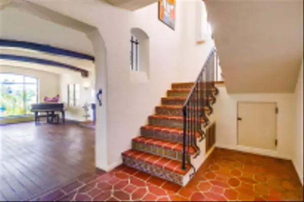 San Diego, CA 92103,2854 Albatross Street