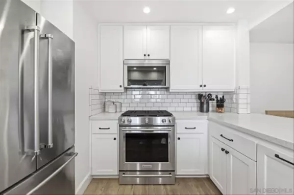 Cardiff, CA 92007,1422 Caminito Septimo