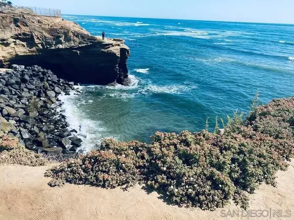 La Jolla, CA 92037,2500 torrey pines #119