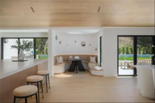 La Jolla, CA 92037,5826 Soledad Mountain Rd