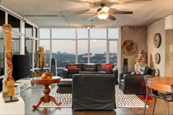 San Diego, CA 92101,1080 Park Blvd #1702