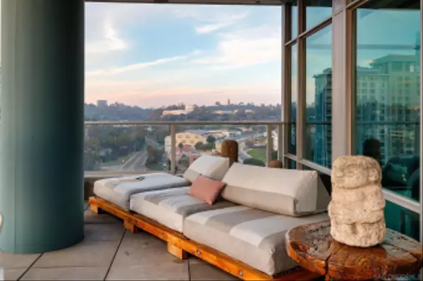 San Diego, CA 92101,1080 Park Blvd #1702