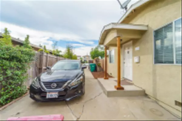 San Diego, CA 92116,4555-57 36th