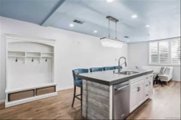 Encinitas, CA 92024,687 S Coast Hwy 101 #216