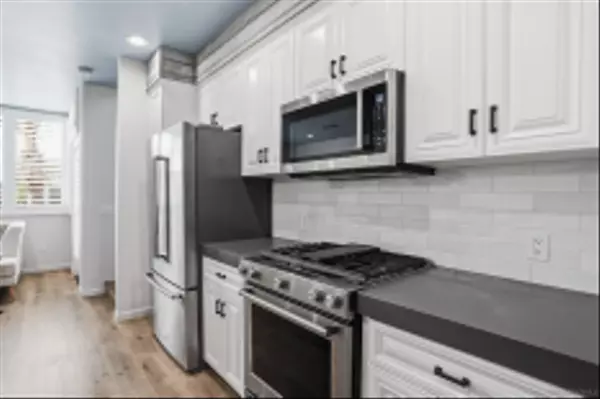 Encinitas, CA 92024,687 S Coast Hwy 101 #216