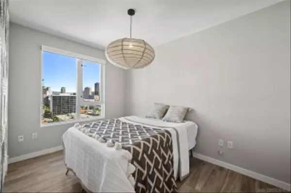 San Diego, CA 92101,300 W Beech St #1808