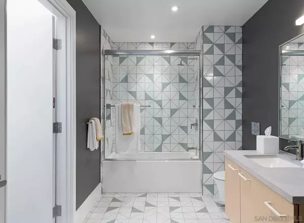 Solana Beach, CA 92075,330 S Cedros Ave #Apt 7