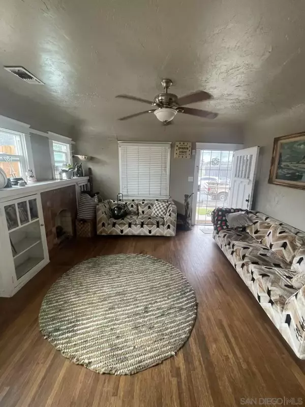 San Diego, CA 92116,4667-69 35th