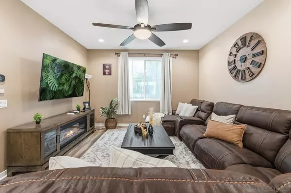 Anaheim, CA 92805,707 S S Mosaic St