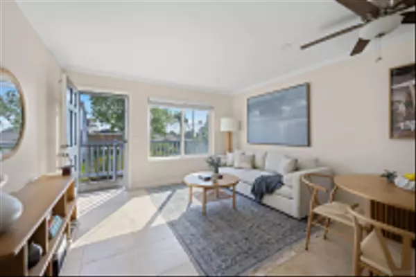 Oceanside, CA 92054,410 S Freeman St #10