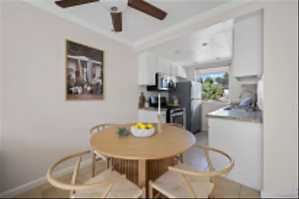 Oceanside, CA 92054,410 S Freeman St #10