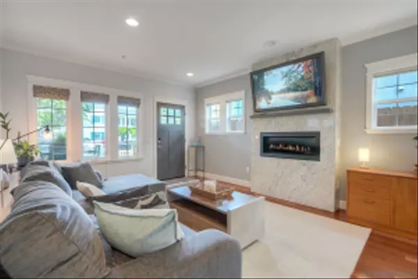 Coronado, CA 92118,753 D AVENUE