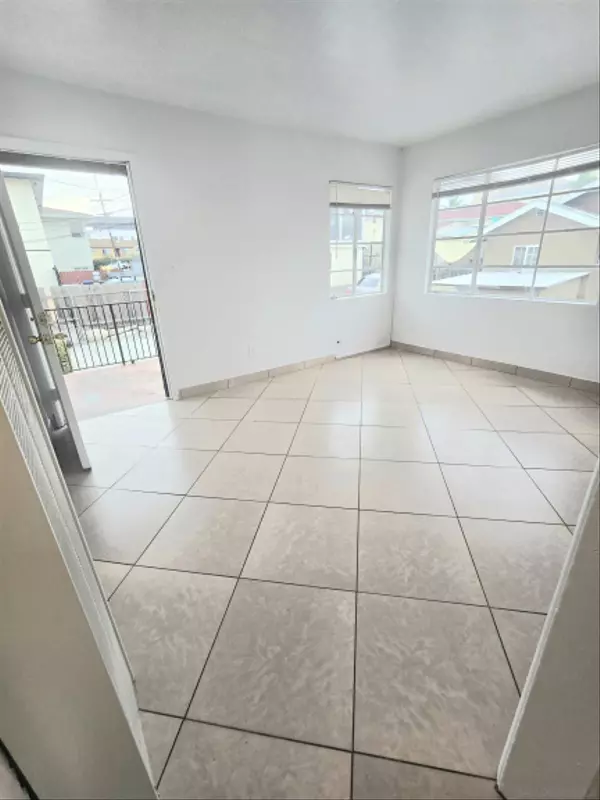 San Diego, CA 92104,3832 Boundary