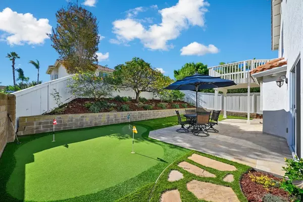 Vista, CA 92081,2198 Redwood Crst