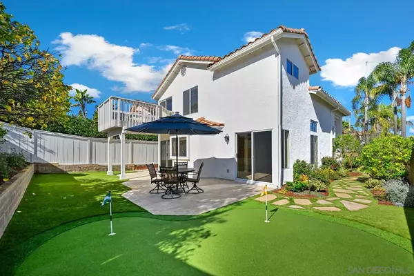 Vista, CA 92081,2198 Redwood Crst