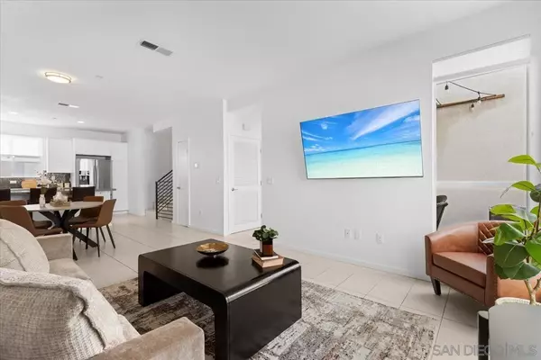 San Diego, CA 92107,4177 Voltaire