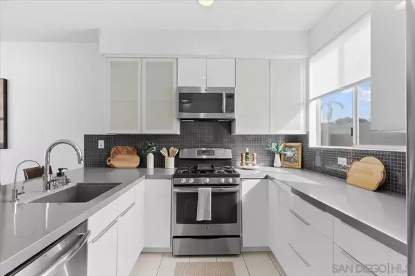 San Diego, CA 92107,4177 Voltaire