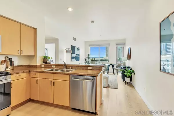 San Diego, CA 92101,445 Island #714