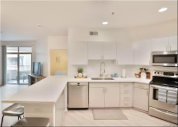 San Diego, CA 92101,1501 Front St #329